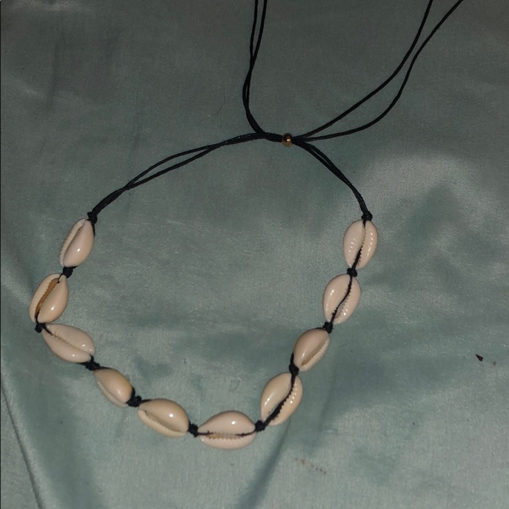 vsco shell necklaces or choker.